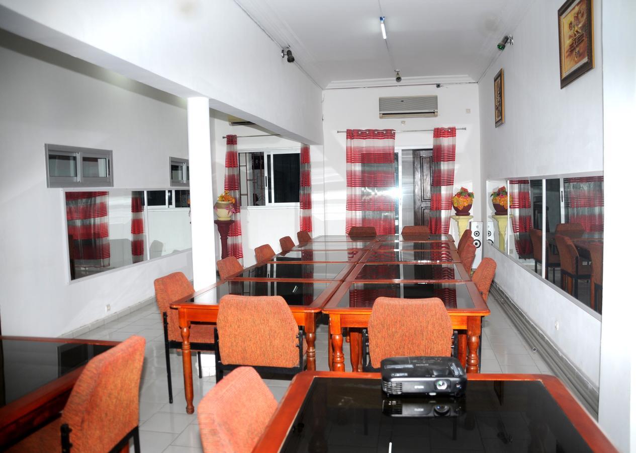 Résidences Touristhotel Abidjan Esterno foto