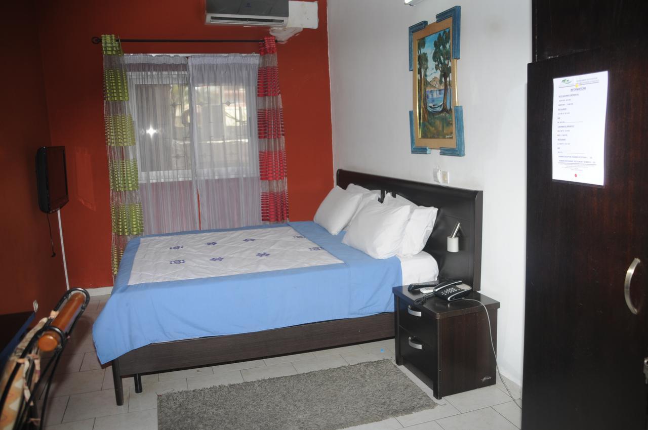Résidences Touristhotel Abidjan Esterno foto